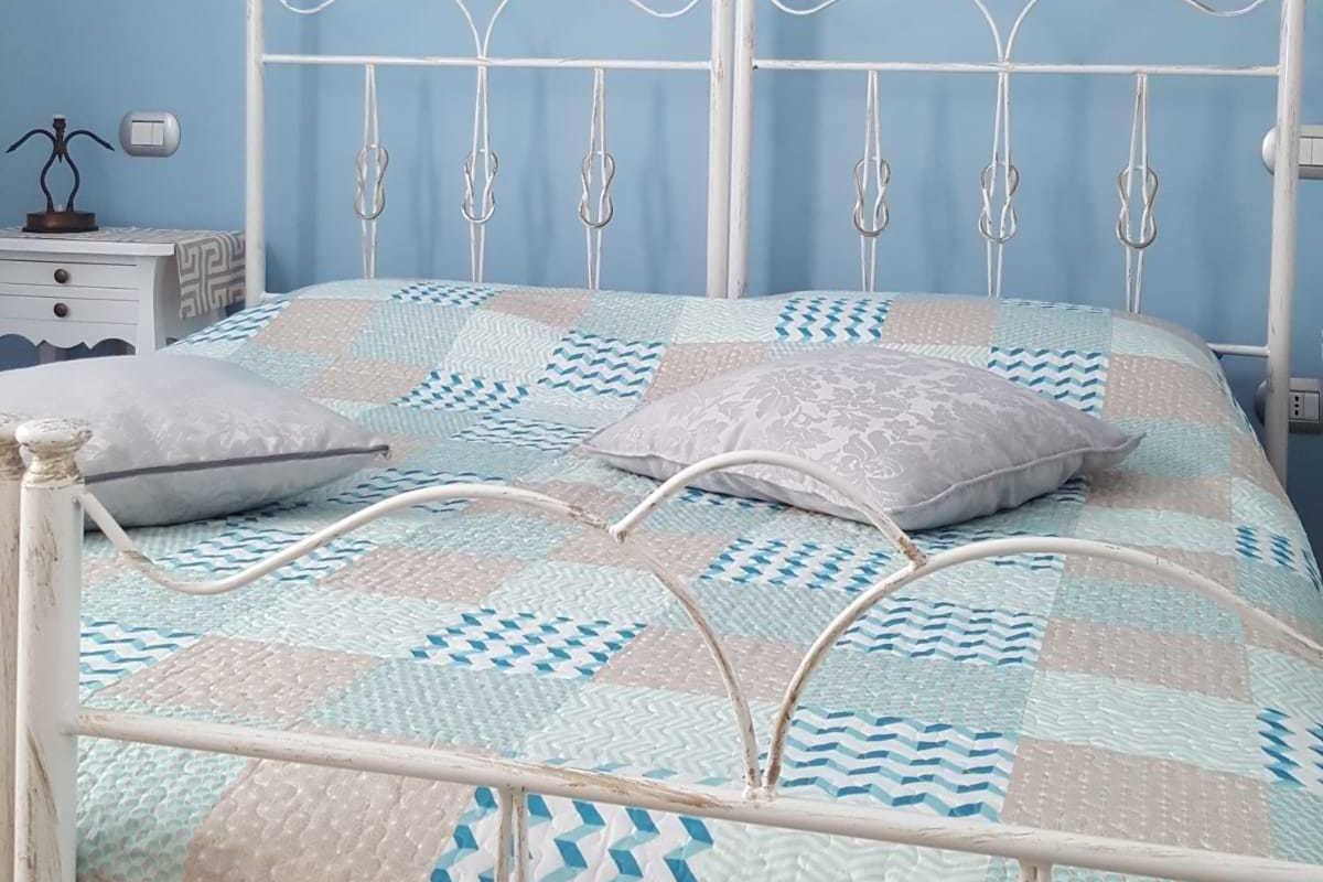 Executive Twin Room, 2 Twin Beds | Desk, iron/ironing board (on request), WiFi (free), bed sheets