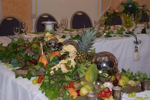 Lunch and dinner served  - Hotel Ammerländer Hof (Westerstede)