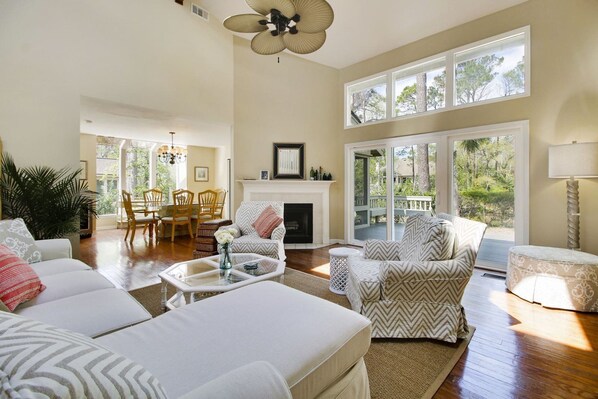 TV, DVD player - Midstream 9 (Hilton Head Island)