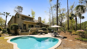 Outdoor pool - Midstream 9 (Hilton Head Island)