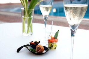3 か所のレストラン  、ランチ、ディナーに営業 (イタリア料理)