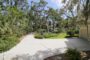 Property grounds - Haul Away 46 (Hilton Head Island)