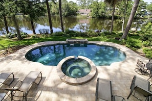 Outdoor pool - Haul Away 46 (Hilton Head Island)