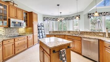 4 bedrooms, desk, free wired internet