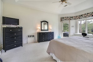 4 bedrooms, desk, free wired Internet