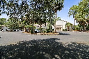 Parking - Island House 101 (Hilton Head Island)