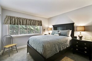 2 makuuhuonetta, työpöytä, ilmainen Wi-Fi