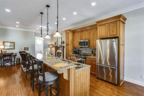 Fridge, stovetop, dishwasher, coffee/tea maker - Crabline 35 (Hilton Head Island)