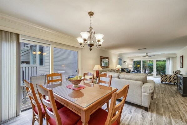 In-room dining - Ocean Cove 835 (Hilton Head Island)