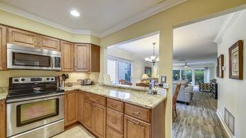 Stovetop, dishwasher, cookware/dishes/utensils