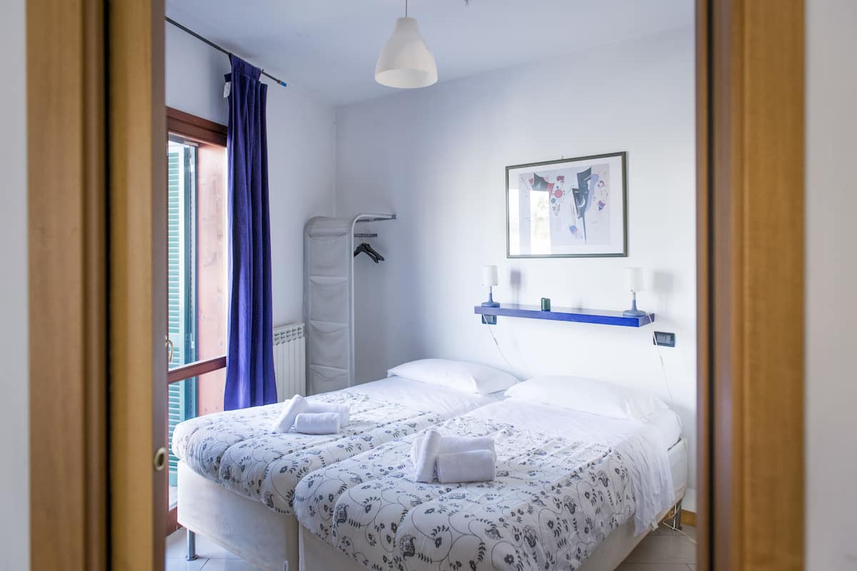 Appartement, 1 slaapkamer (1) | 1 slaapkamer, een kluis op de kamer, een bureau