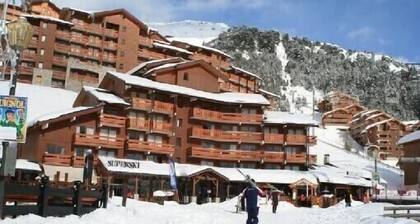 Duplex with Savoyard chalet decoration, ski-in/ski-out, 6 persons