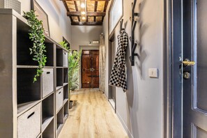 Appartamento, 3 camere da letto (B) | Area soggiorno | TV a schermo piatto