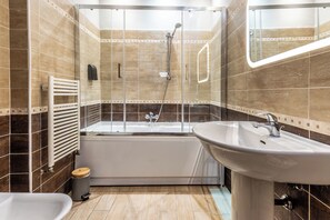 Apartment, 3 Bedrooms (A) | Bathroom | Shower, rainfall showerhead, hair dryer, bidet - Flatinrome Trastevere (Rome)