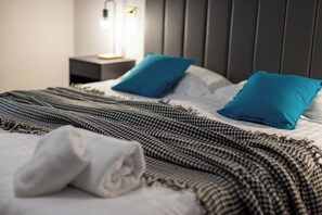 Apartment, 3 Bedrooms (B) | Desk, iron/ironing board, free cots/infant beds, free WiFi - Flatinrome Trastevere (Rome)