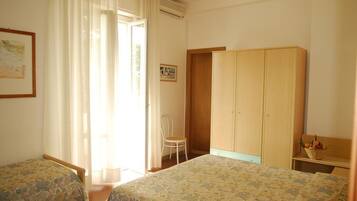 Zimmersafe, Schreibtisch, kostenloses WLAN