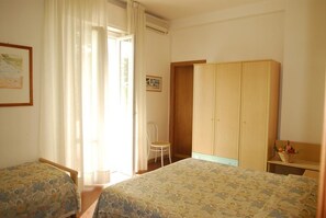 In-room safe, desk, free WiFi - Hotel la Tavernetta dei Ronchi (Massa)