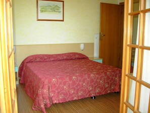 In-room safe, desk, free WiFi - Hotel la Tavernetta dei Ronchi (Massa)