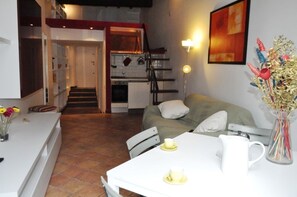 Maisonette, 1 Schlafzimmer | Wohnbereich | Fernseher