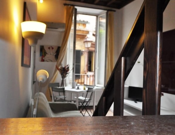 Maisonette, 1 Schlafzimmer | Wohnbereich | Fernseher