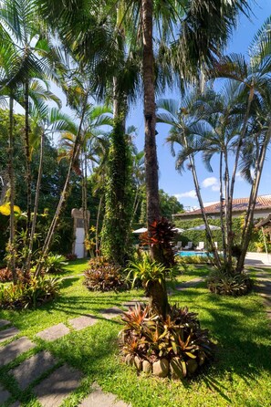 Property grounds - Casa Nostra Boutique Hotel (Paraty)