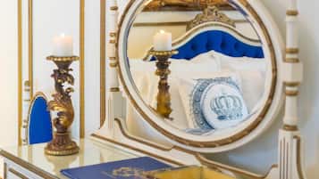 Habitación económica doble, 1 cama doble (do Principe) | Ropa de cama de alta calidad, minibar, tabla de planchar con plancha