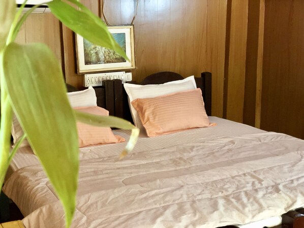 2 bedrooms, in-room safe, WiFi, bed sheets