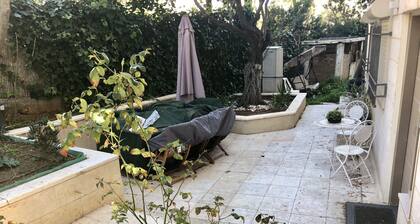 Eine neue Wohnung für PESACH. 9-28 im APRIL. neben dem King David Hotel. KOSCHER.