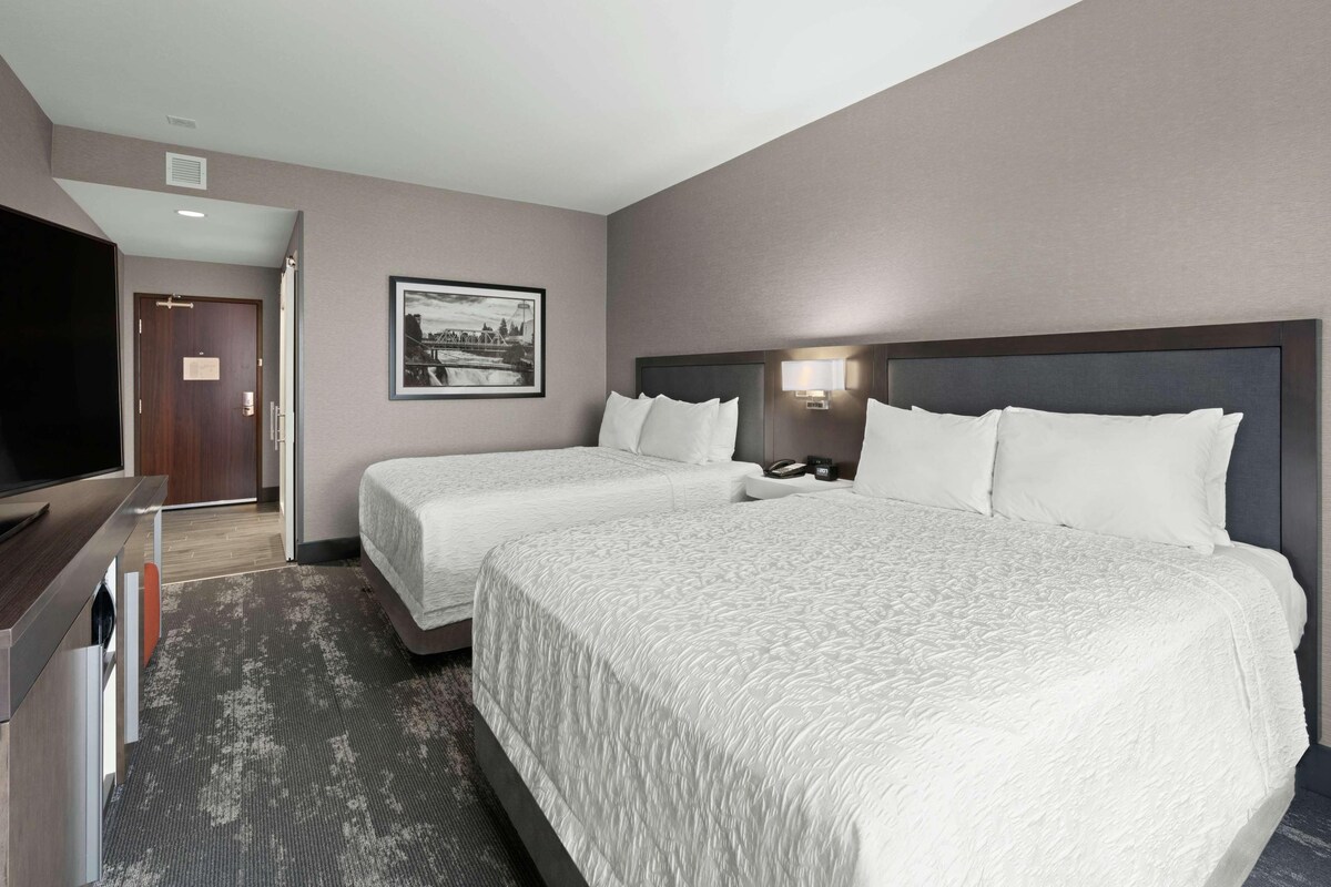 Premium bedding, down comforters, pillowtop beds, desk