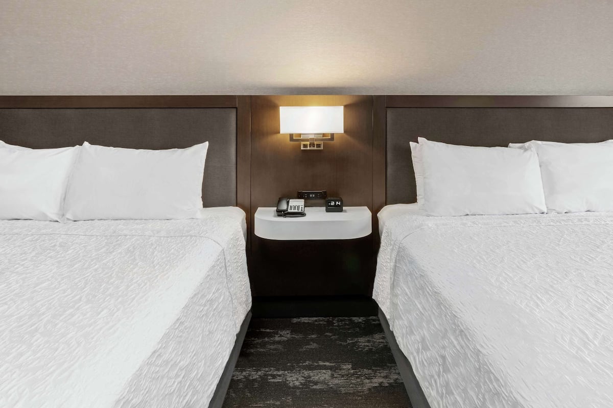 1 Schlafzimmer, hochwertige Bettwaren, Daunenbettdecken