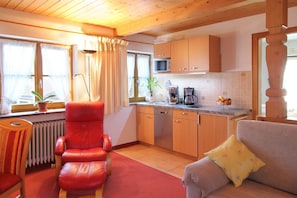 Lägenhet (Ferienwohnung Nr.3) | Eget kök | Kylskåp, mikrovågsugn, spishäll och espressobryggare
