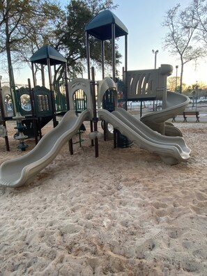 Children’s area - Stay in our 1-Bedroom Condo and Enjoy the Ocean, Pools & Lazy River (Myrtle Beach)