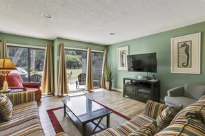 Flat-screen TV, DVD player - Greens 195 (Hilton Head Island)