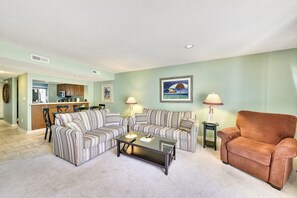 Flat-screen TV, DVD player - Greens 195 (Hilton Head Island)