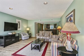 Flat-screen TV, DVD player - Greens 195 (Hilton Head Island)