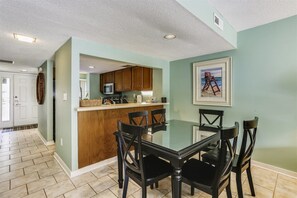 In-room dining - Greens 195 (Hilton Head Island)