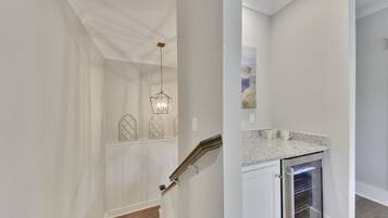 5 bedrooms, desk, free wired internet