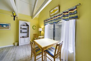 In-room dining - Queens Grant 733 (Hilton Head Island)