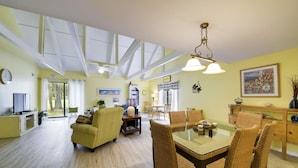 2 bedrooms, desk, free WiFi - Queens Grant 733 (Hilton Head Island)