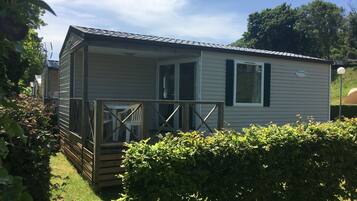 Mobile Home, 2 Bedrooms | Iron/ironing board, free cribs/infant beds, free WiFi