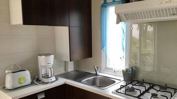 Mobil Karavan, 2 kamar tidur | Dapur kecil pribadi | Lemari es, microwave, kompor, dan mesin pembuat kopi/teh