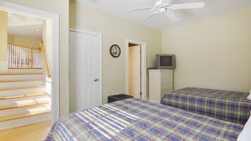 6 bedrooms, desk, free WiFi