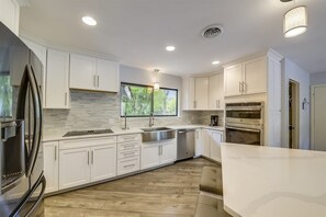 Stovetop, dishwasher, cookware/dishes/utensils