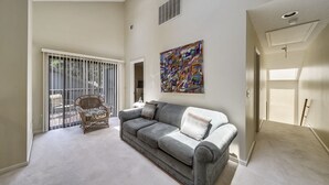 Living area - Gloucester 77 (Hilton Head Island)