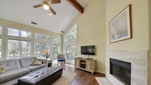 Living area - Gloucester 77 (Hilton Head Island)