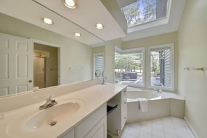 Bathroom - Gloucester 77 (Hilton Head Island)
