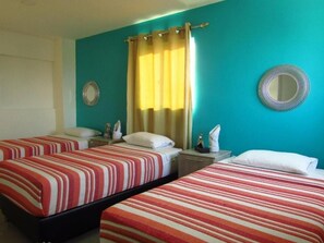 Triple Room | In-room safe, iron/ironing board (on request), WiFi (free), bed sheets - Hotel Bella Mar (Cartagena)