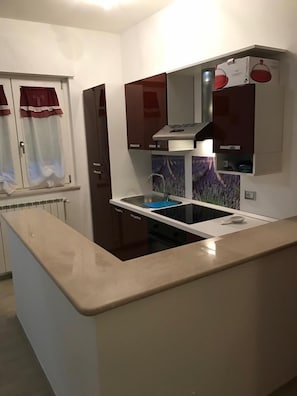 Fridge, microwave, espresso maker, cookware/dishes/utensils - B&B Oleum (Terlizzi)