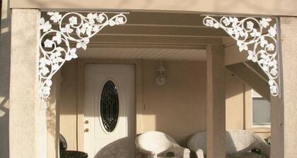 Cozy 3 Bedroom 1 1/2 Blocks to Beach & Amusements Pets Friendly