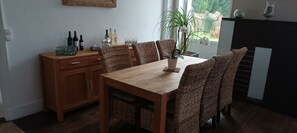 Free daily continental breakfast - Chambre d'hôtes Montplaisir (Montendre)
